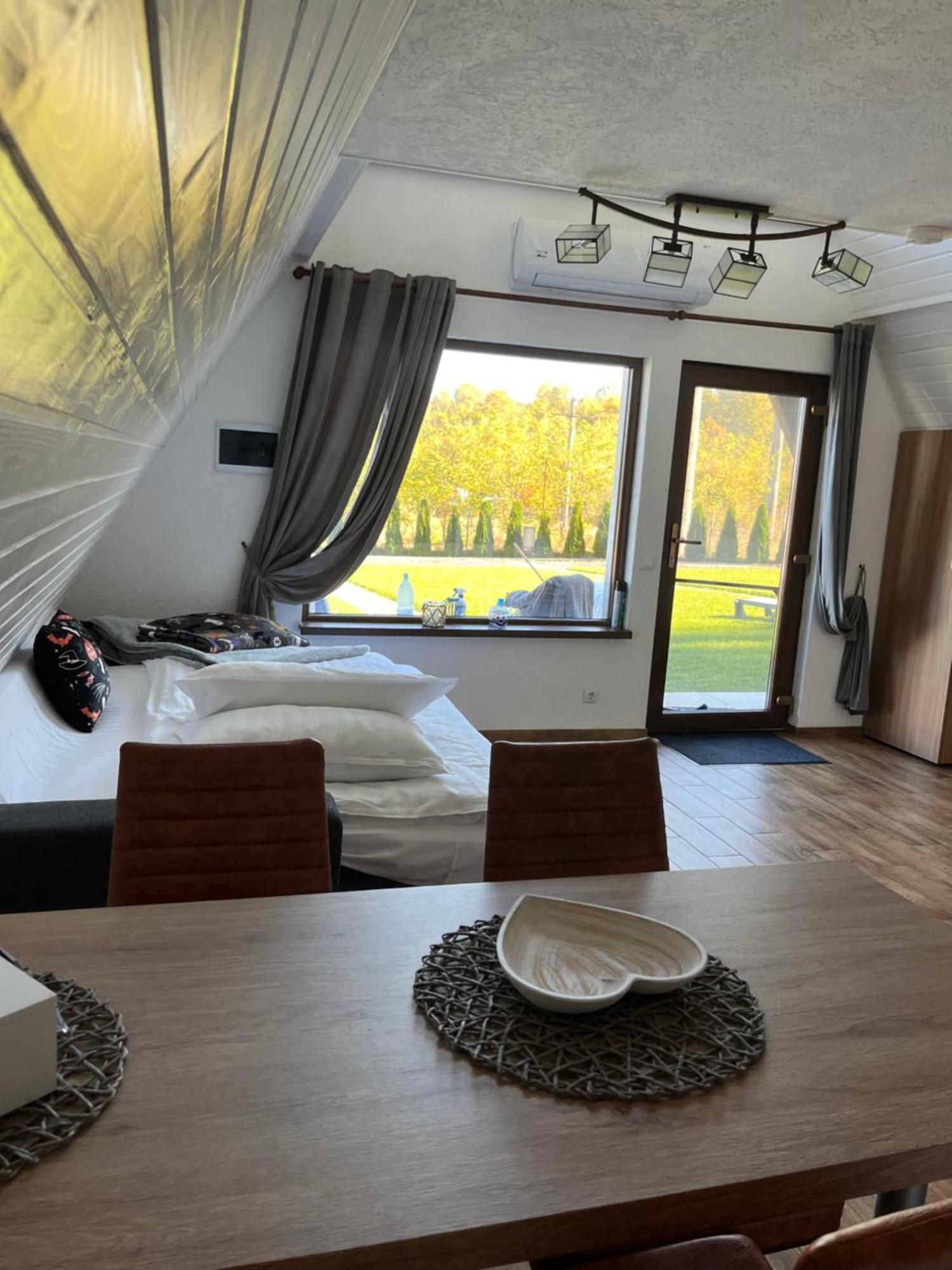 Casutele De Sub Padure Hotel Avrig Bagian luar foto